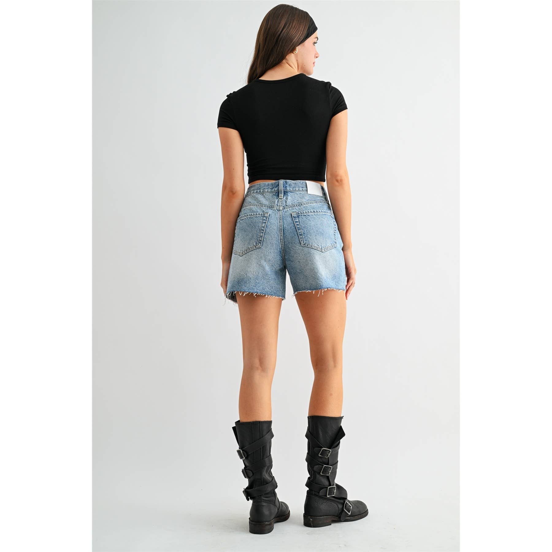 HIGH-RISE SHORTS RAW HEM BUTTON UP
